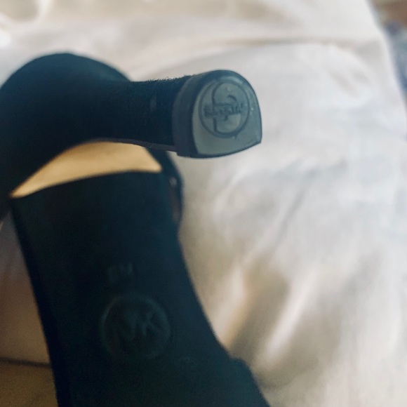 Micheal Kors shoes - Picture 3 of 6